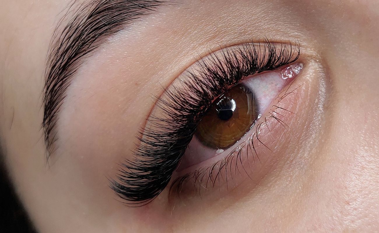 Top 3 lucruri pe care trebuie sa le stii inainte sa-ti pui extensii de gene 1 Roxana Beauty Academy Top 3 lucruri pe care trebuie sa le stii inainte sa ti pui extensii de gene2