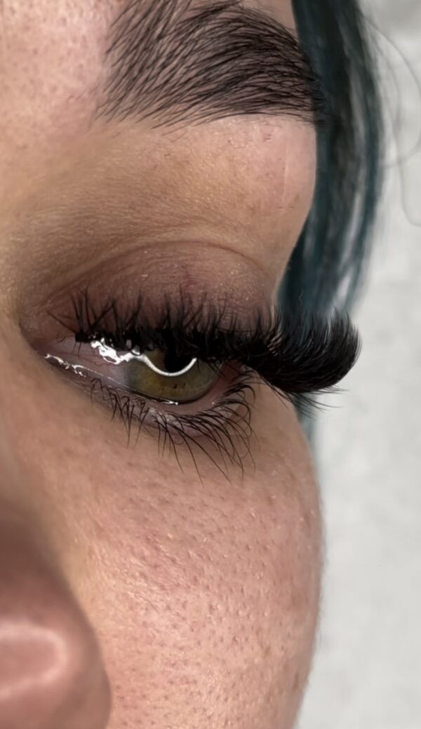 Roxana Beauty Academy 611C01DD 2917 4BB9 8395 C94E6BF28A24