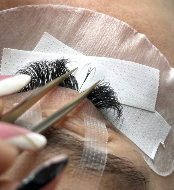 Roxana Beauty Academy C077EAA3 3ED2 41A8 9F9C 969587157CF6 scaled