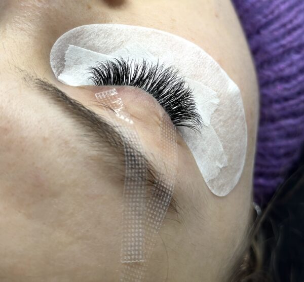 Roxana Beauty Academy CFBB2C2F E4BB 4D96 A888 B49EA43E64C3 scaled