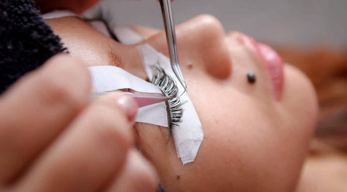 Top 3 lucruri pe care trebuie sa le stii inainte sa-ti pui extensii de gene